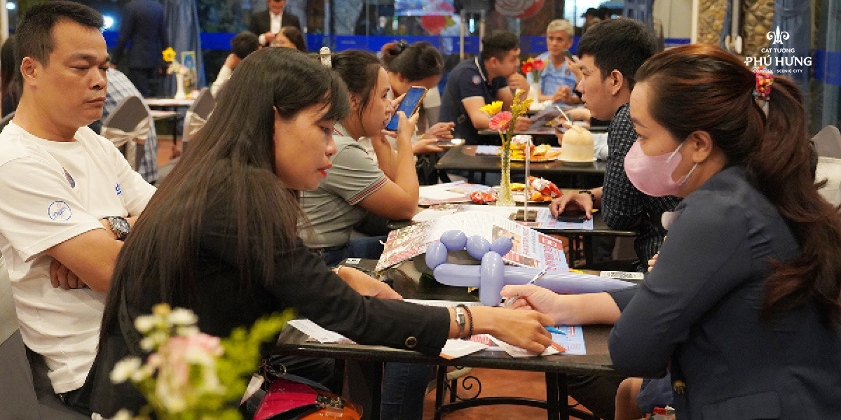 khách hàng quan tâm Cát Tường Phú Hưng tại Coffee BĐS