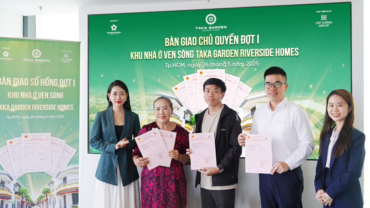 Bàn giao sổ hồng Taka Garden